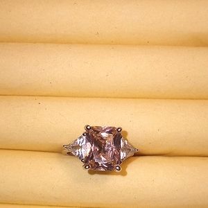 Pink Stoneleigh 2 side triangle faux diamonds  ring Size 7